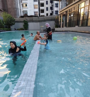 Homestay ASTORIA AMPANG, STUDIO 1Bedroom Queen bed, 1Hall, 3Extra mattress, 10min KLCC, entire Condo, 4pax, Pool, free parking, Cooking, Washer, Wifi,